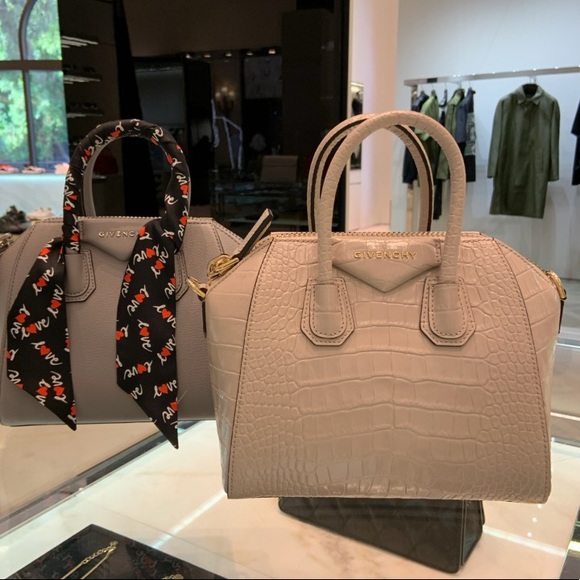 Givenchy Antigona mini bag in Dune - Picture 9 of 9